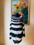 Wełniany sweter w paski aleksander mcqueen