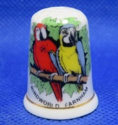 Naparstek Kolekcjonerski Porcelanowy Papugi Ary Świat Ptaków Farnham 