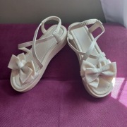 Sandały beżowe 40 rozmiar bardzo wygodne