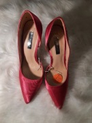 Buty szpilki fuksja z haftem Primark 36