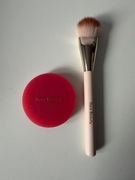 róż do policzków Rare Beauty Happy Pędzel 