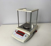 Waga laboratoryjna elektroniczna Pioneer Ohaus PA213/1