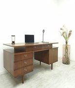 Zabytkowe biurko PRL. Po profesjonalnej renowacji.