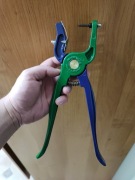 Nowa kolczykownica do bydła trzody owiec hauptner-herberholz.