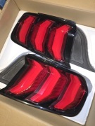 Lampy tył Mustang 2018+ USA oryginalne czerwony kierunek, bardzo dobry stan