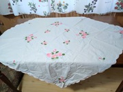 Obrusik z ręcznym haftem i aplikacjami 100x98