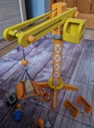 Drewniany dźwig- playing kids