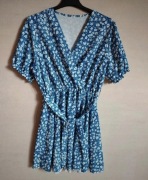 Sukienka w kwiatki. Produkt Polski . Rozm. Uni. Gumka w pasie + pasek