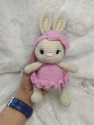 Ręcznie robiona króliczka na szydełku – Amigurumi, idealna na prezent!
