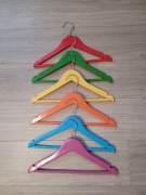 Kolorowe drewniane wieszaki dla dzieci, 6 sztuk