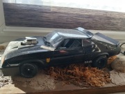1:18 GREENLIGHT 1973 FORD FALCON “Last of the V8 Interceptors” diorama