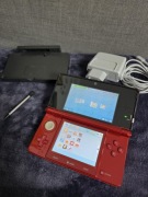 Nintendo 3ds Red + Stacja Dokująca Ładowarka