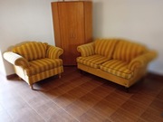 Komplet ładnych i wygodnych mebli: Sofa dwuosobowa + fotel