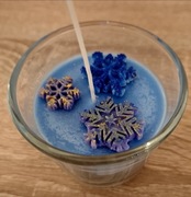 Świeczka sojowa w szklanym pojemniku. Świąteczny prezent