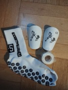 Box piłkarski skarpety ochraniacze i taśma białe 