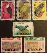 PTAKI ŚWIATA - SURINAM ** czysty - z nadrukiem TE BETALEN