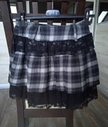 Spódniczka w kratkę z koronką 158