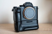 Sony a7R II używany, 17k przebiegu, stan 8/10 zestaw z gripem i x3 aku