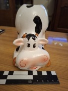 Fajansowa krowa.Śmieszna figurka = wazonik (?).