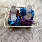 Zestaw aksamitnych gumek typu scrunchie