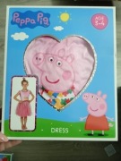 Sukienka z wizerunkiem świnki peppy dla jej fanek.