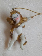 Figurka - aniołek grający na skrzypcach - wysokość 7,5 cm