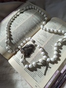 Różaniec ręcznie robiony - biały agat, stal nierdzewna