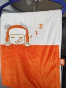Welurowy, dwustronny koc , bardzo miły i ciepły.  