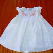 biała,haftowana sukieneczka -rozmiar 74cm