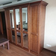 Stylowe i solidne meble: szafa, stół drewniany oraz  łóżko z mechanizmem