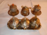 Kabaret do przypraw - 6 sztuk wraz z podstawkami i łyżeczkami. PRL vintage