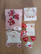 Walentynkowy box 9 – bransoletka, naklejki, breloczek, serca, misie