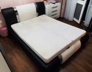 Łóżko tapicerowane biało czarne 