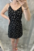 Sukienka letnia sinsay xs czarna w białe kropki i kwiaty ramiączka pasek