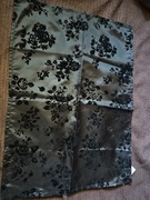 Sześć czarnych serwetek