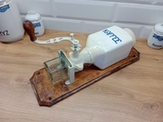 Przedwojenny wiszący młynek do kawy