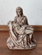 Pieta rzeźba odlew gips ok 18 na 15 cm Michał Anioł Jezus Maria rzeźba