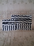 Zestaw 2 kosmetyczek handmade – większa i mniejsza – biało-granatowe 