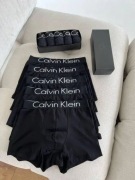 Zestaw 5 męskich bokserek w pudełku prezentowym. 