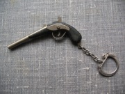 breloczek pistolet skałkowy.PRL 