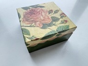 Drewniane pudełko ręcznie ozdobione techniką decoupage 12x12 cm