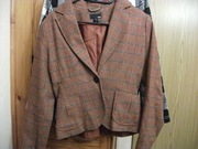 Elegancka krótka marynarka damska z połyskującą złotą nitką H&M