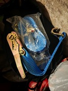 dwuczęściowy pas transportowy z napinaczem (grzechotką) i hakami. 