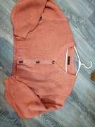 Miękki nowy sweterek 