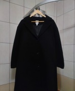 Męski płaszcz XL  marki H&M w kolorze głębokiej czerni. Wykonany z gładki