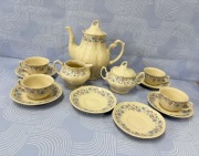 Serwis kawowy niekompletny porcelana stara Chodzież 
