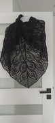 Czarna chusta ażurowa 