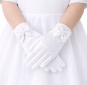 Białe, satynowe rękawiczki komunijne dla dziewczynki, zdobione