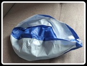 Biało niebieska dmuchana piłka plażowa