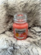 Yankee Candle duża świeczka zapachowa CORAL PEONY 538g piwonia pomelo 